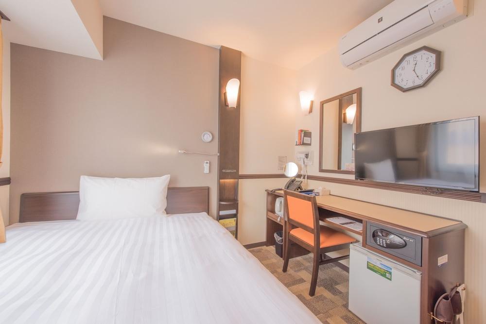 Toyoko Inn Toyama-Eki Shinkansen-Guchi No.2 מראה חיצוני תמונה